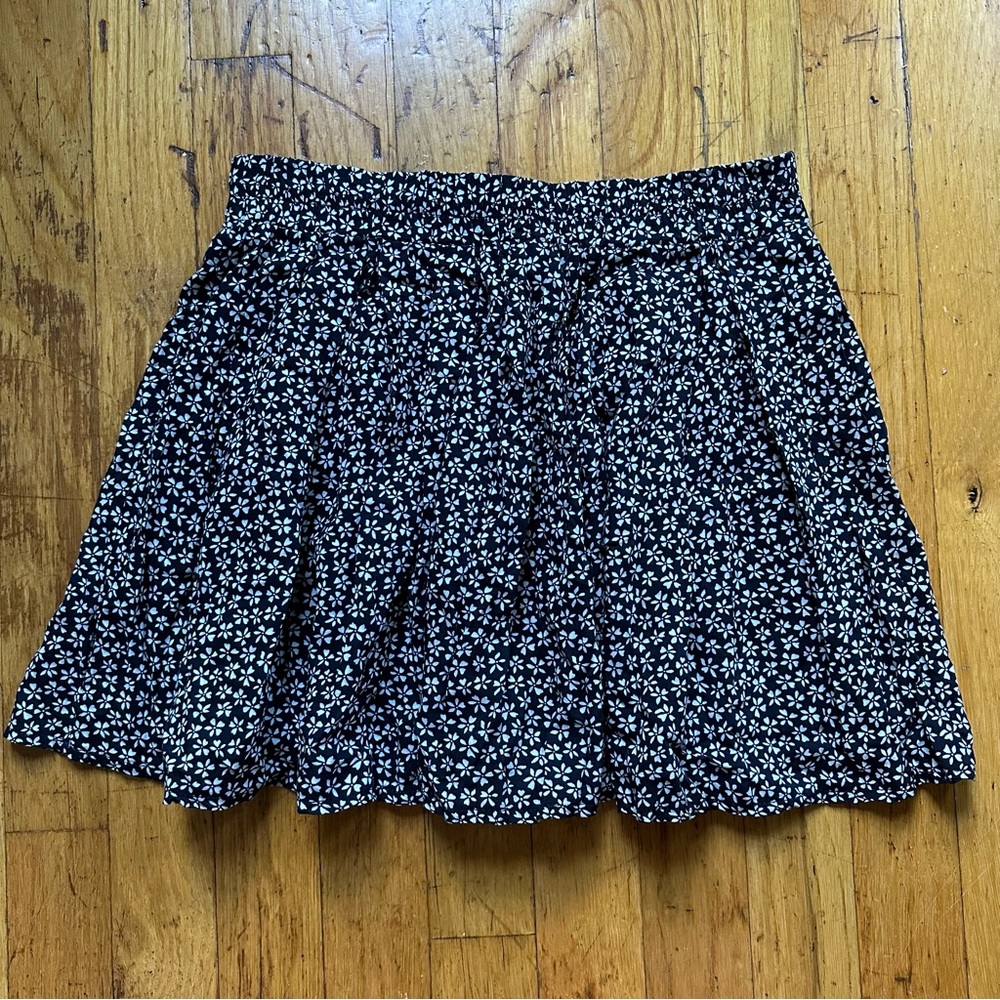 Brandy Melville Navy/White Flowered Mini Skirt One Size